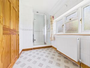 Ensuite- click for photo gallery